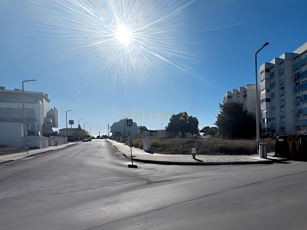 Terreno Urbano de 1489m² com Projeto Aprovado para 8 Moradias em Santo António da Charneca, Barreiro - Image 3