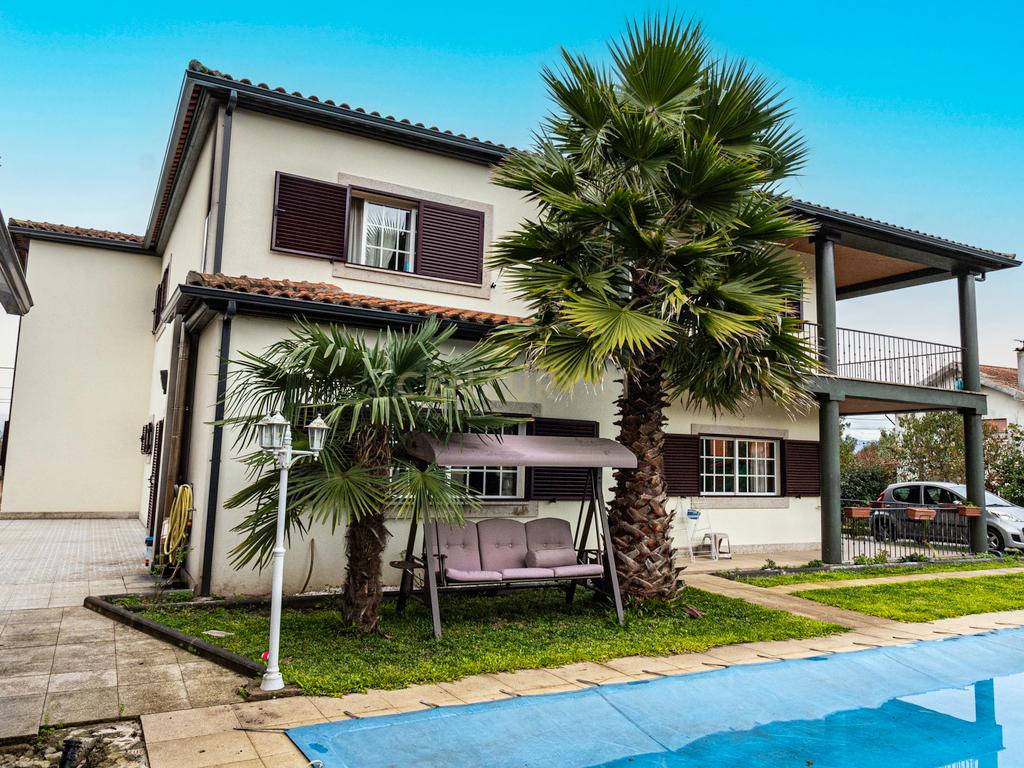 Casa Isolada Renovada em Braga com Acessibilidade e Conforto - Image 2