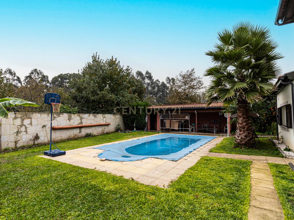 Casa Isolada Renovada em Braga com Acessibilidade e Conforto - Image 1