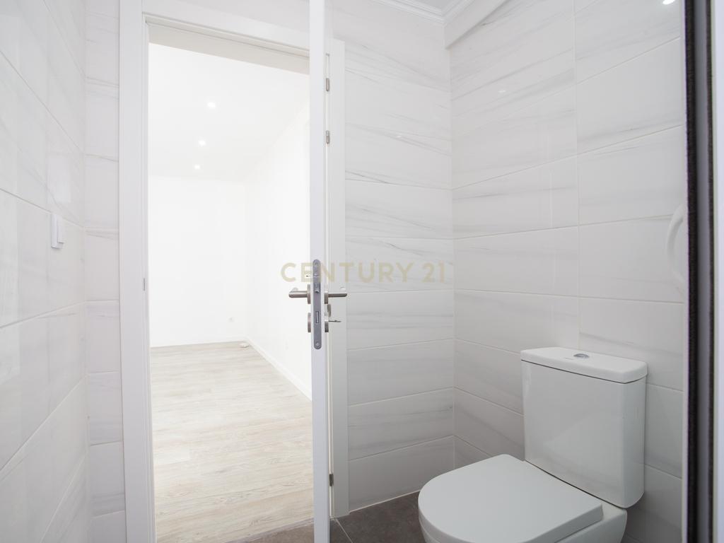 Moradia Remodelada no Barreiro - Image 23