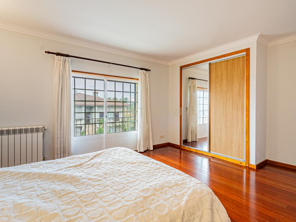 Casa Isolada Renovada em Braga com Acessibilidade e Conforto - Image 20