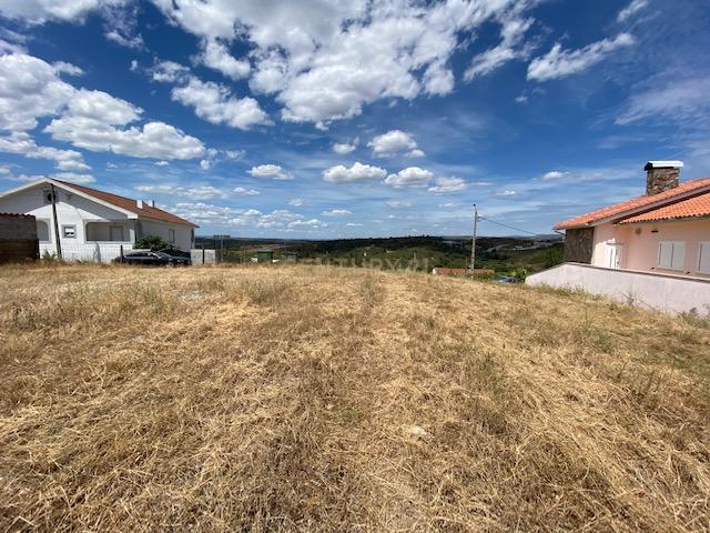 Terreno com 2333m2 de lote com duas frentes de rua em Golfeiras - Image 3