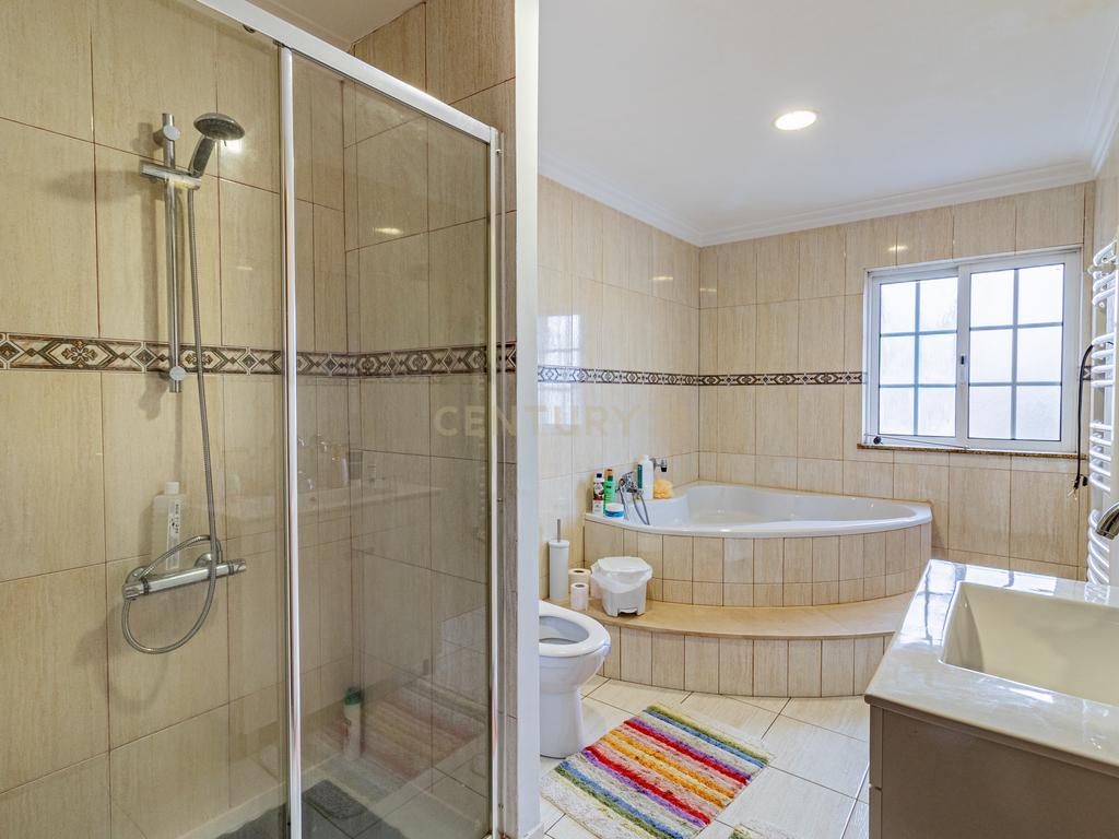 Casa Isolada Renovada em Braga com Acessibilidade e Conforto - Image 15