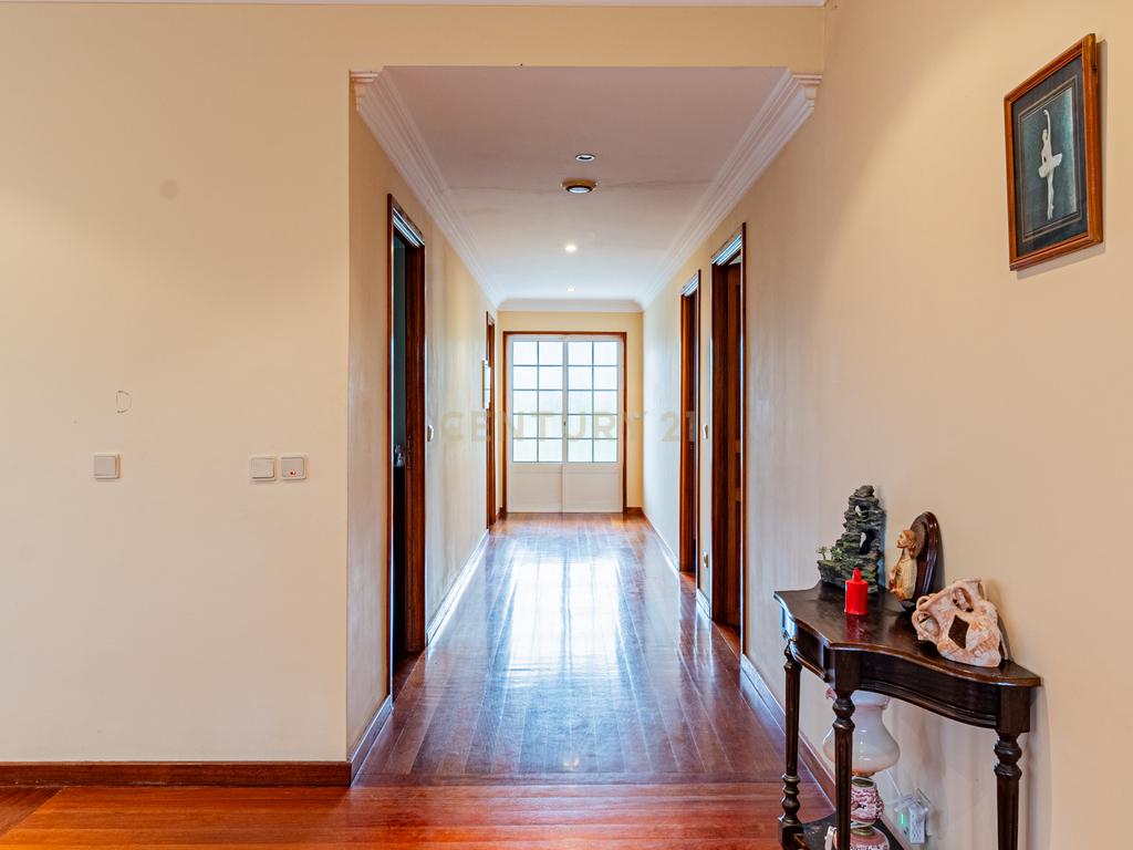 Casa Isolada Renovada em Braga com Acessibilidade e Conforto - Image 17