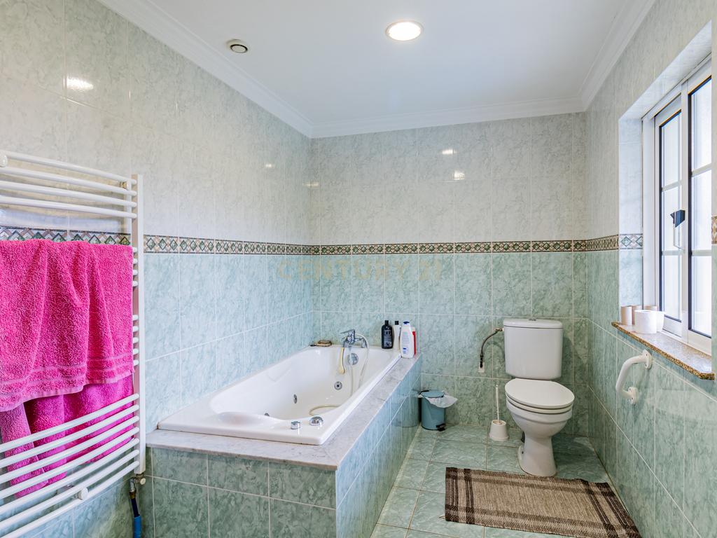 Casa Isolada Renovada em Braga com Acessibilidade e Conforto - Image 27