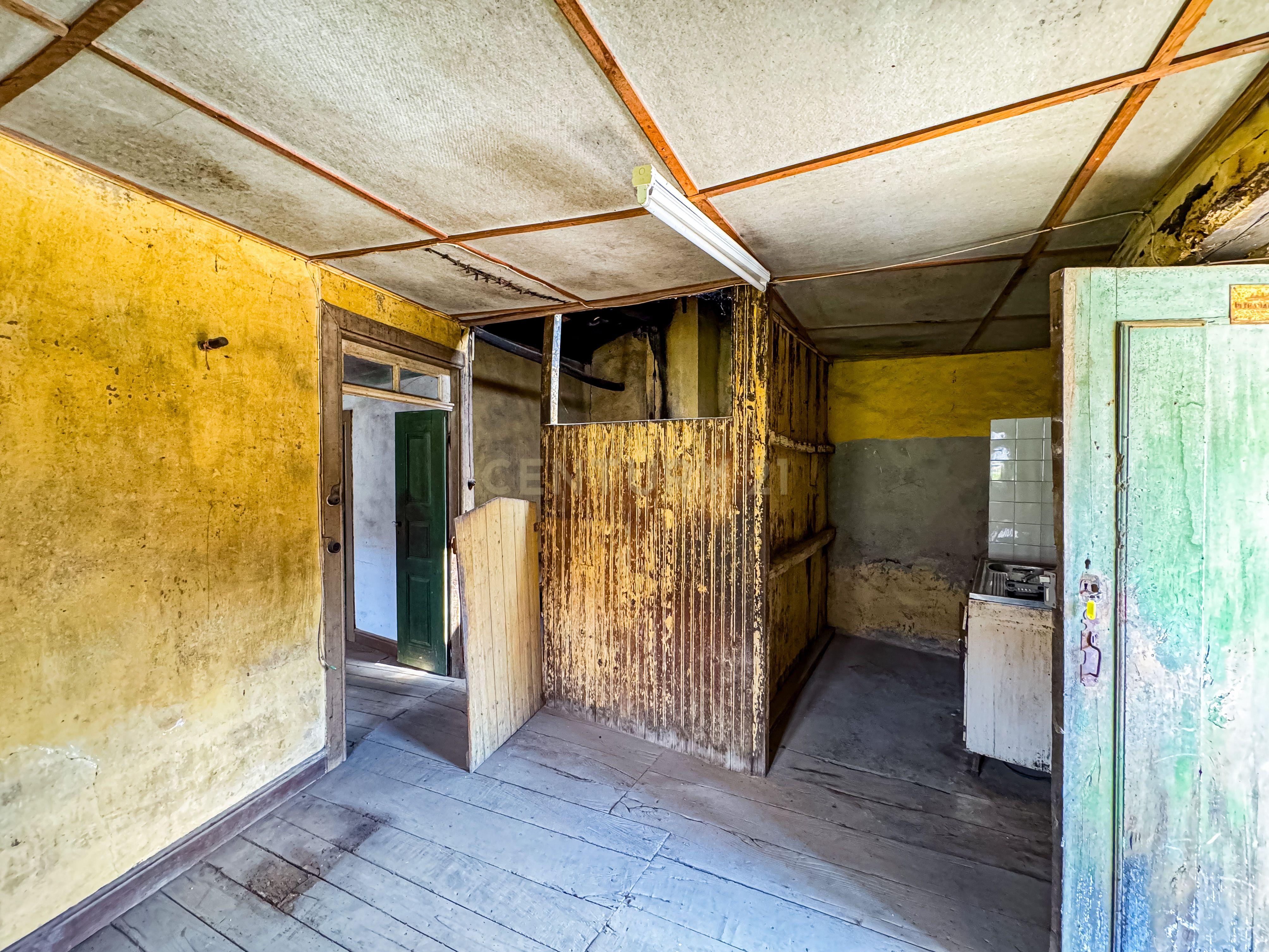 Moradia para reconstruir na aldeia de Mós, Bragança - Image 4