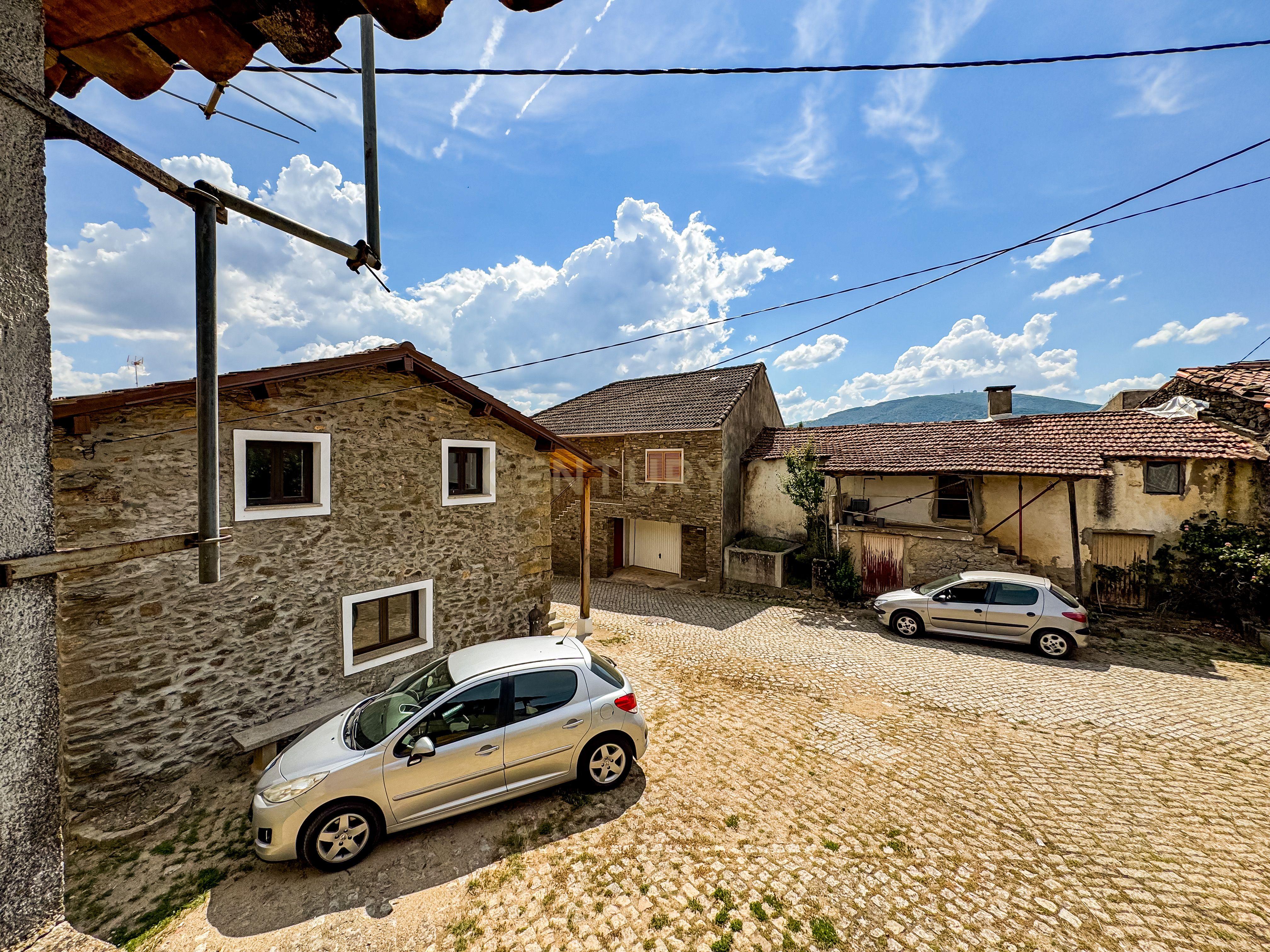 Moradia para reconstruir na aldeia de Mós, Bragança - Image 16