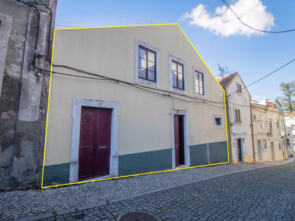 Figueira da Foz - Moradia T4 para investimento, no centro da cidade - Image 1