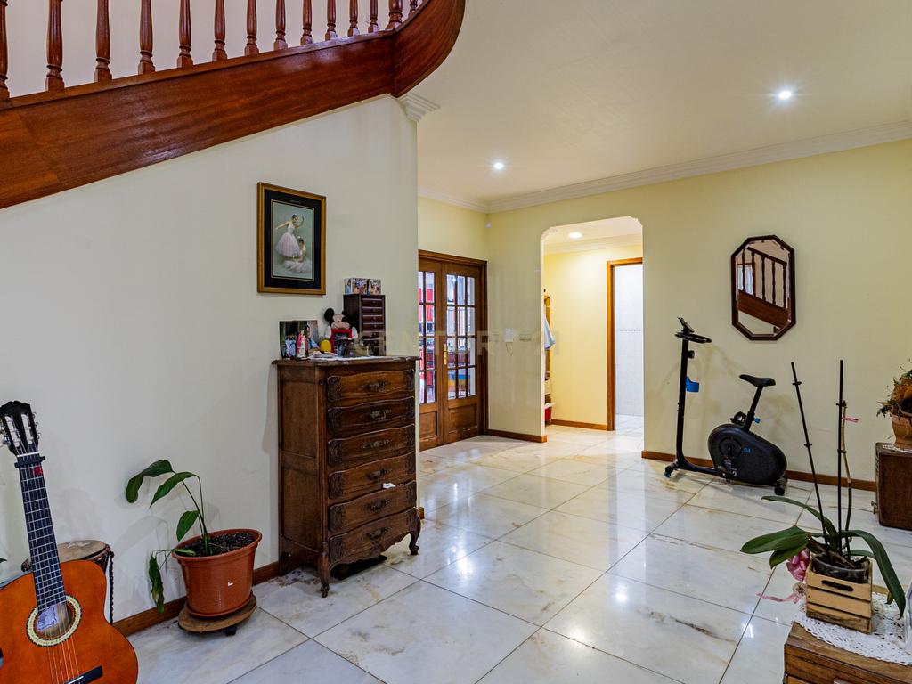 Casa Isolada Renovada em Braga com Acessibilidade e Conforto - Image 36
