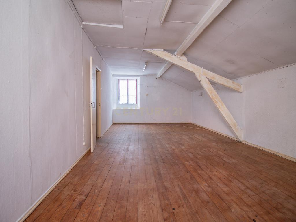Figueira da Foz - Moradia T4 para investimento, no centro da cidade - Image 15