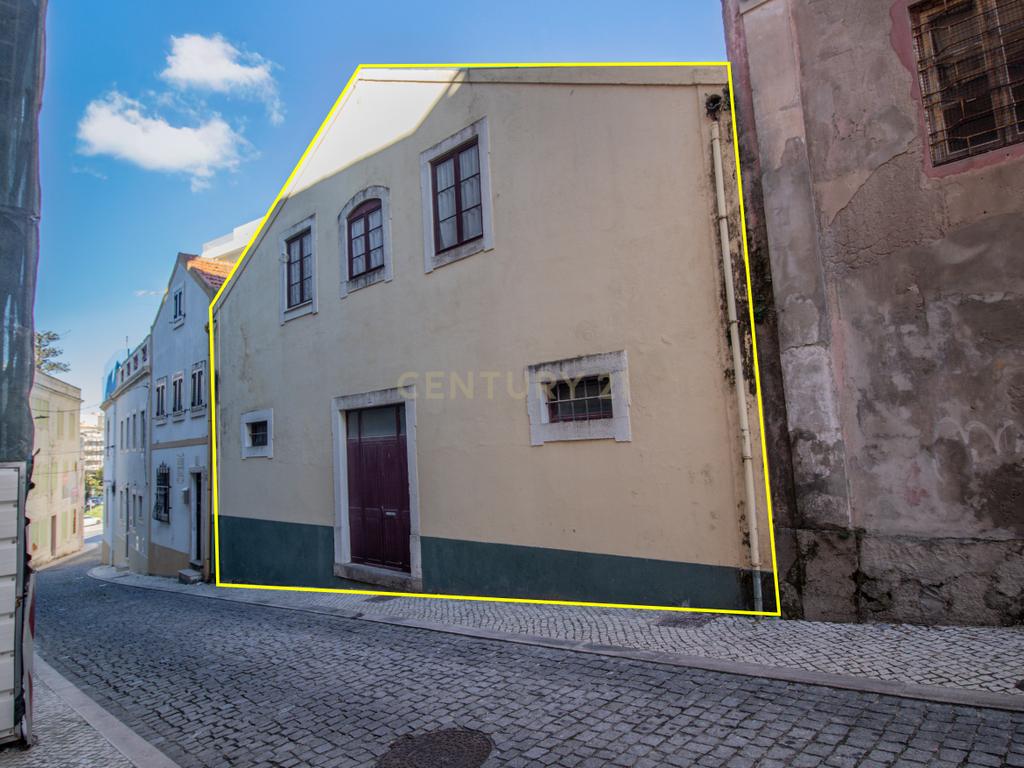 Figueira da Foz - Moradia T4 para investimento, no centro da cidade - Image 2