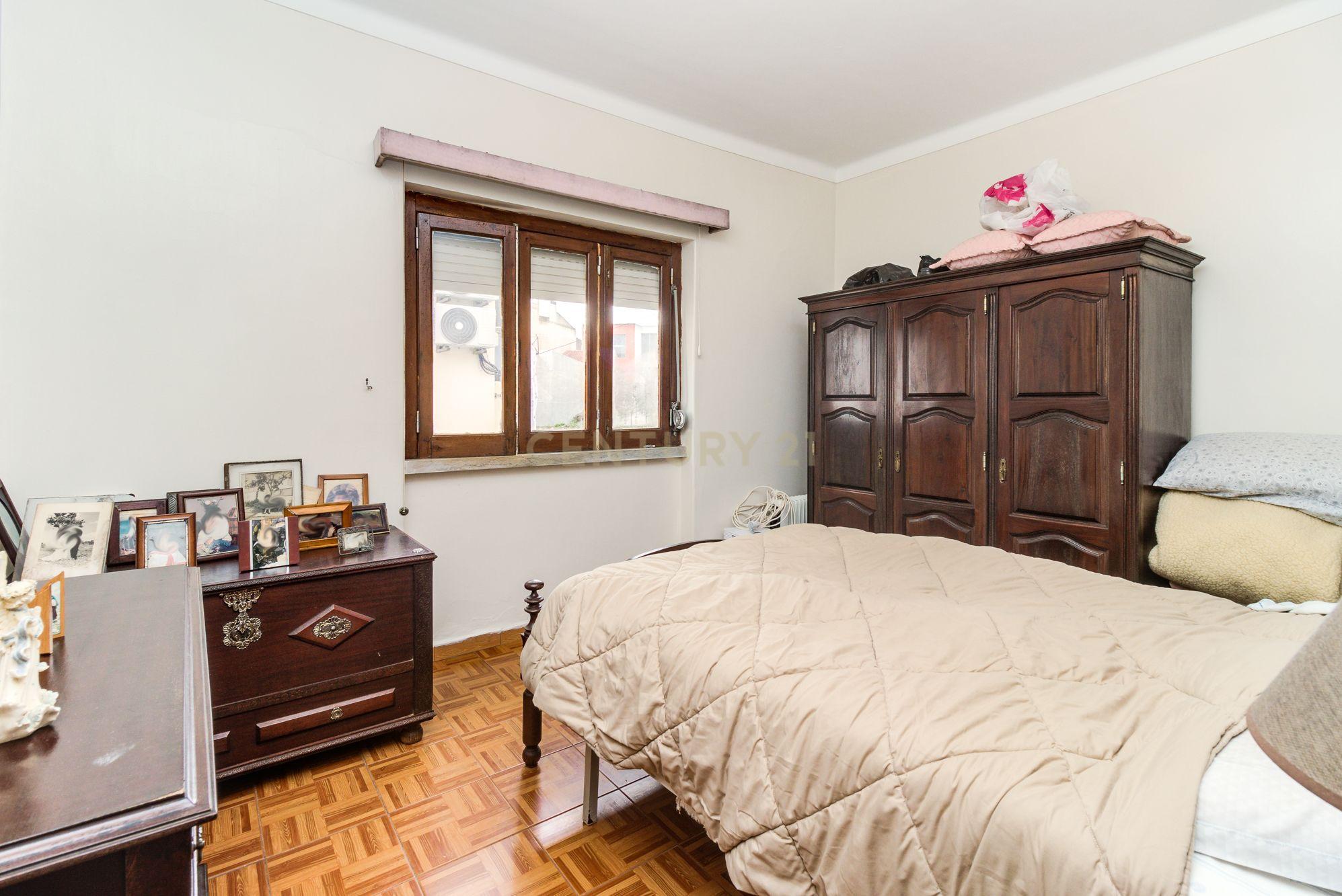 Prédio em Santa Iria de Azóia com 4 apartamentos, 2 T2 e 2 T1. Ótimo investimento! - Image 27