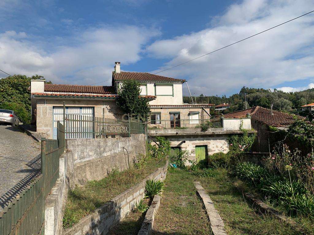 Duas Casas em São João de Rei, Póvoa de Lanhoso com Terreno - Image 2