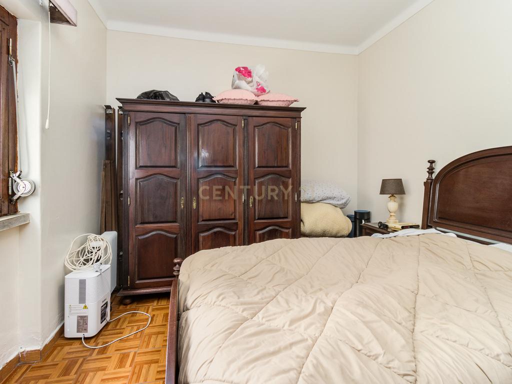 Prédio em Santa Iria de Azóia com 4 apartamentos, 2 T2 e 2 T1. Ótimo investimento! - Image 35