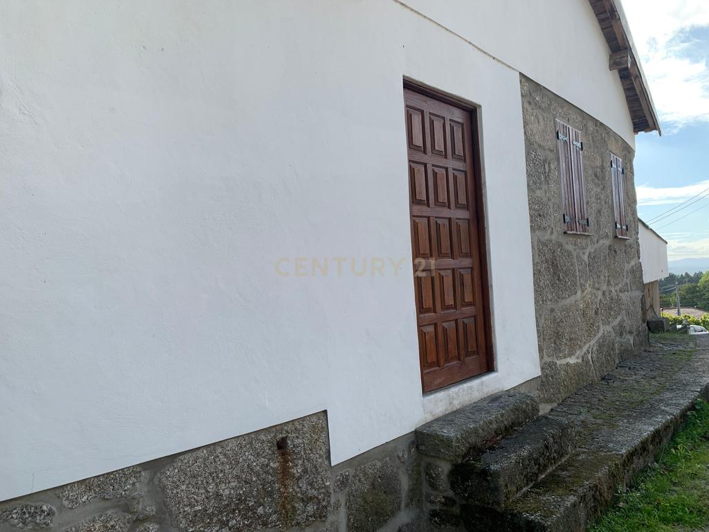 Duas Casas em São João de Rei, Póvoa de Lanhoso com Terreno - Image 39