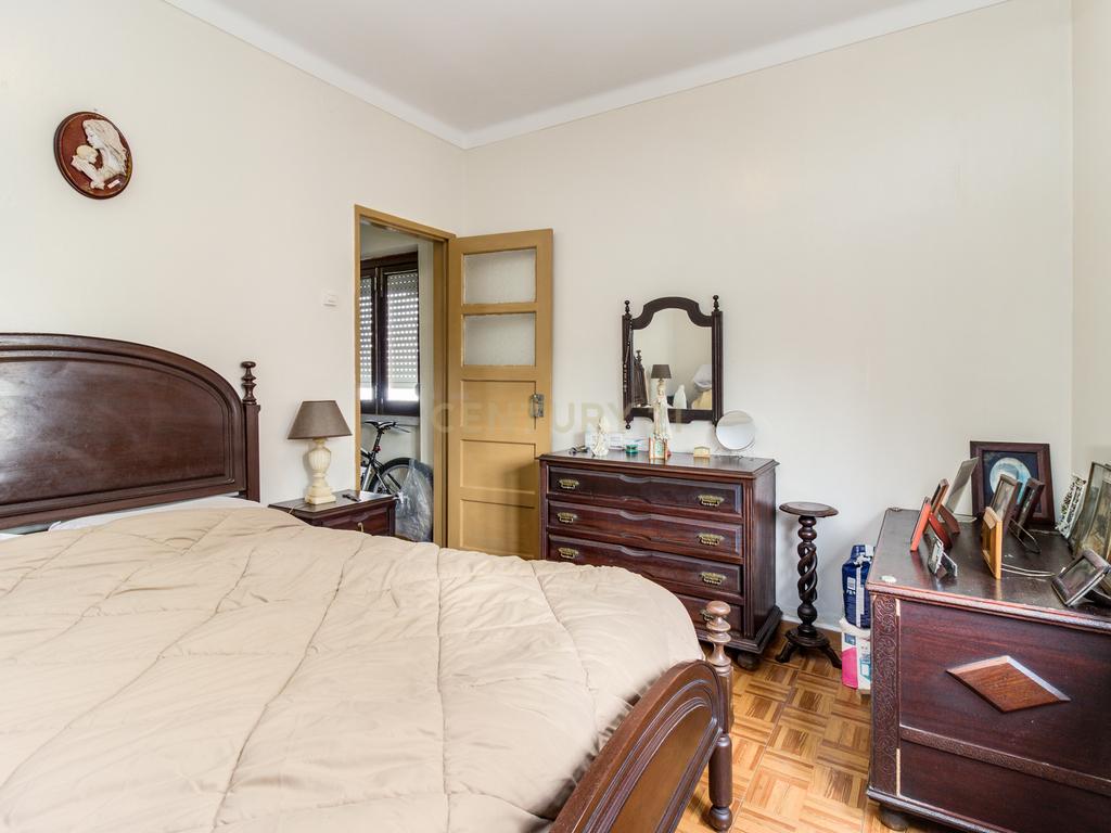 Prédio em Santa Iria de Azóia com 4 apartamentos, 2 T2 e 2 T1. Ótimo investimento! - Image 36