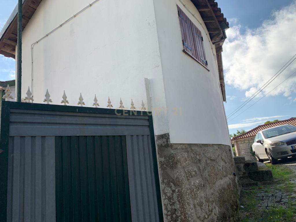 Duas Casas em São João de Rei, Póvoa de Lanhoso com Terreno - Image 15