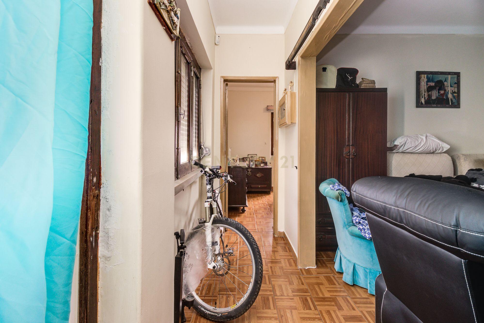 Prédio em Santa Iria de Azóia com 4 apartamentos, 2 T2 e 2 T1. Ótimo investimento! - Image 28