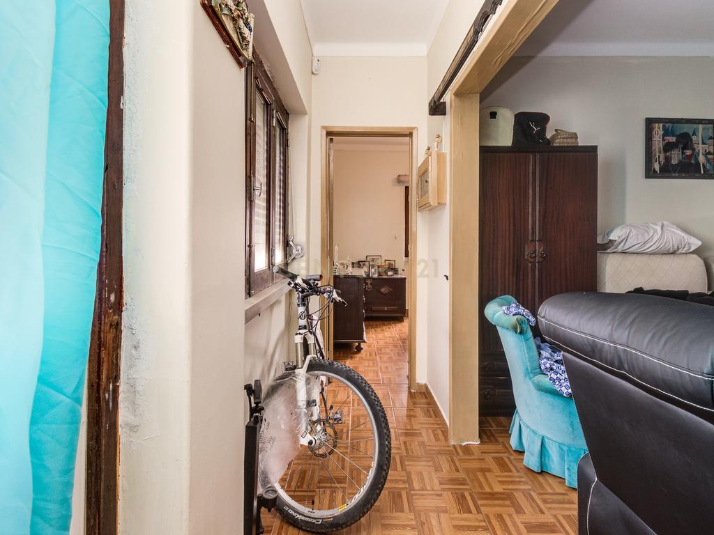 Prédio em Santa Iria de Azóia com 4 apartamentos, 2 T2 e 2 T1. Ótimo investimento! - Image 28