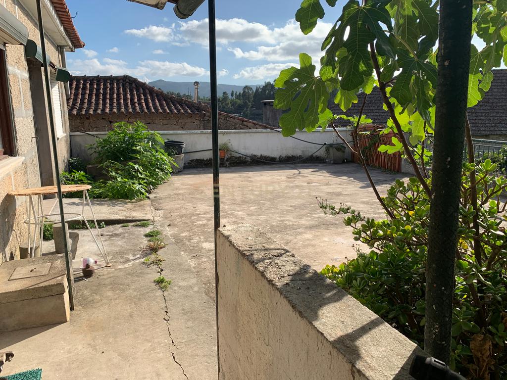 Duas Casas em São João de Rei, Póvoa de Lanhoso com Terreno - Image 11