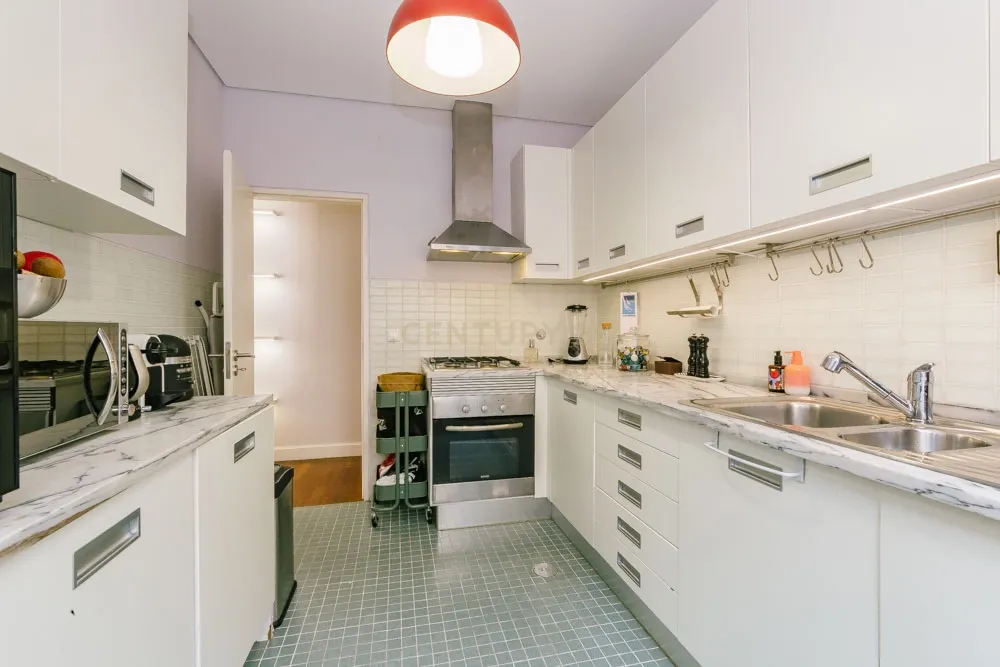 Apartamento Moderno T2 com Elevador e Varanda, na Misericórdia - Image 14