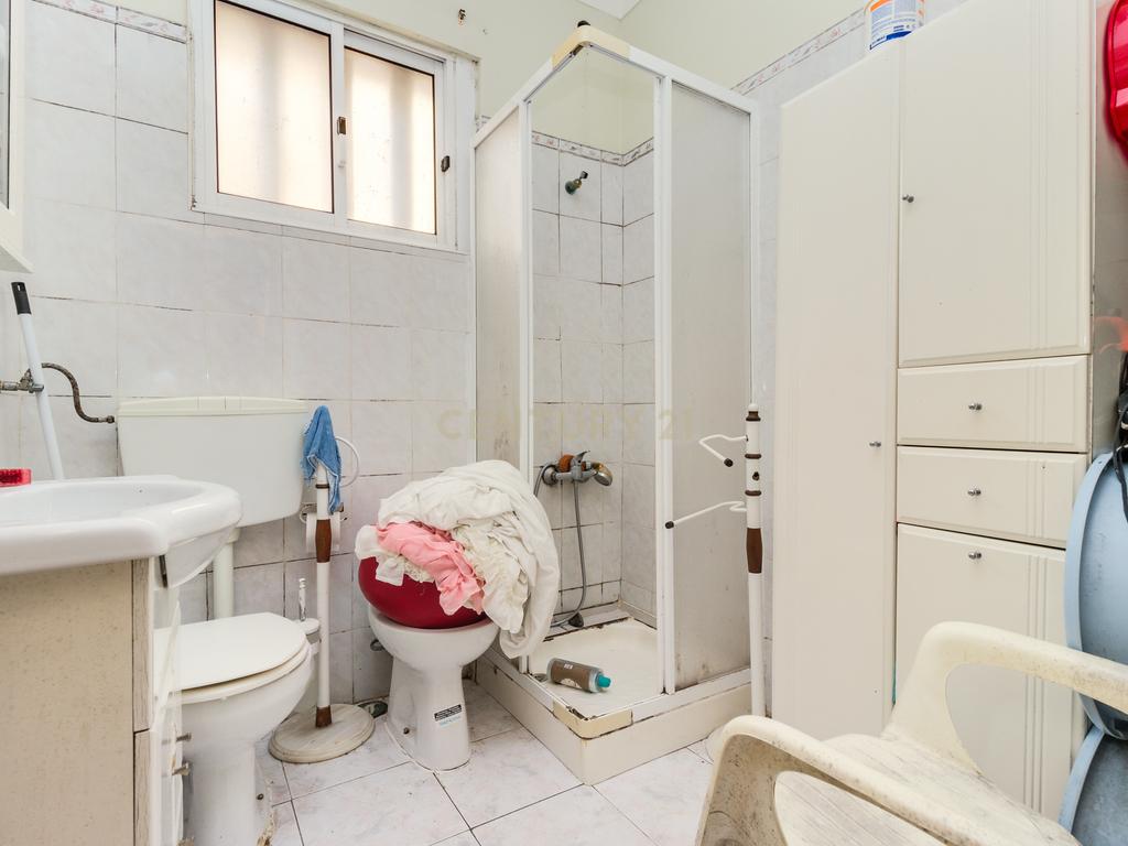 Prédio em Santa Iria de Azóia com 4 apartamentos, 2 T2 e 2 T1. Ótimo investimento! - Image 37