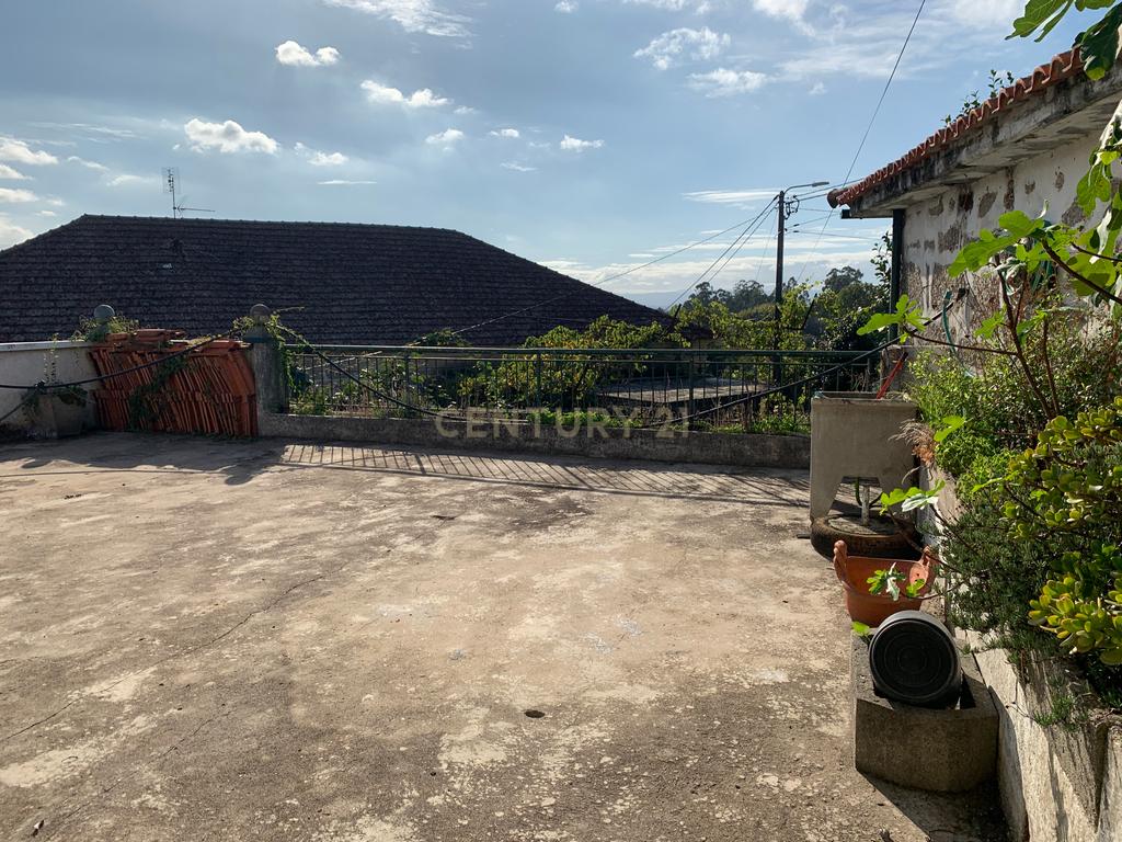Duas Casas em São João de Rei, Póvoa de Lanhoso com Terreno - Image 13