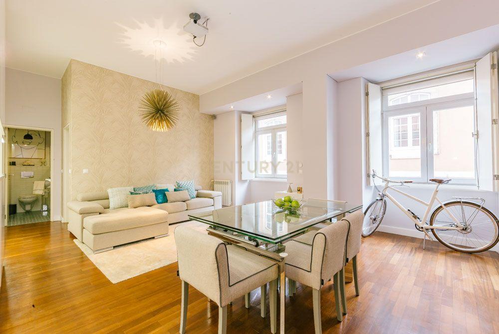 Fotografia 3 de Apartamento Moderno T2 com Elevador e Varanda, na Misericórdia