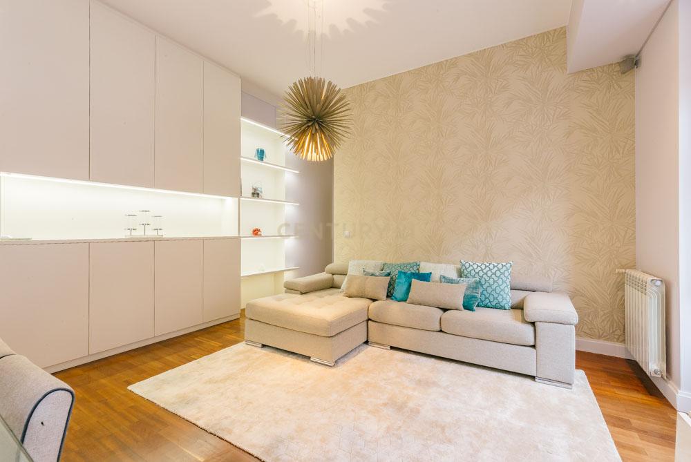 Apartamento Moderno T2 com Elevador e Varanda, na Misericórdia - Image 8