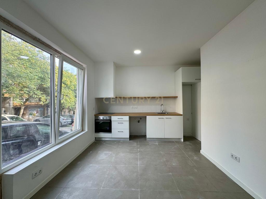Prédio em Santa Iria de Azóia com 4 apartamentos, 2 T2 e 2 T1. Ótimo investimento! - Image 21