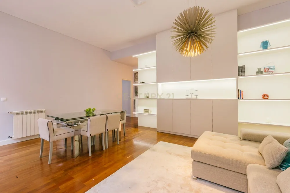 Apartamento Moderno T2 com Elevador e Varanda, na Misericórdia - Image 5