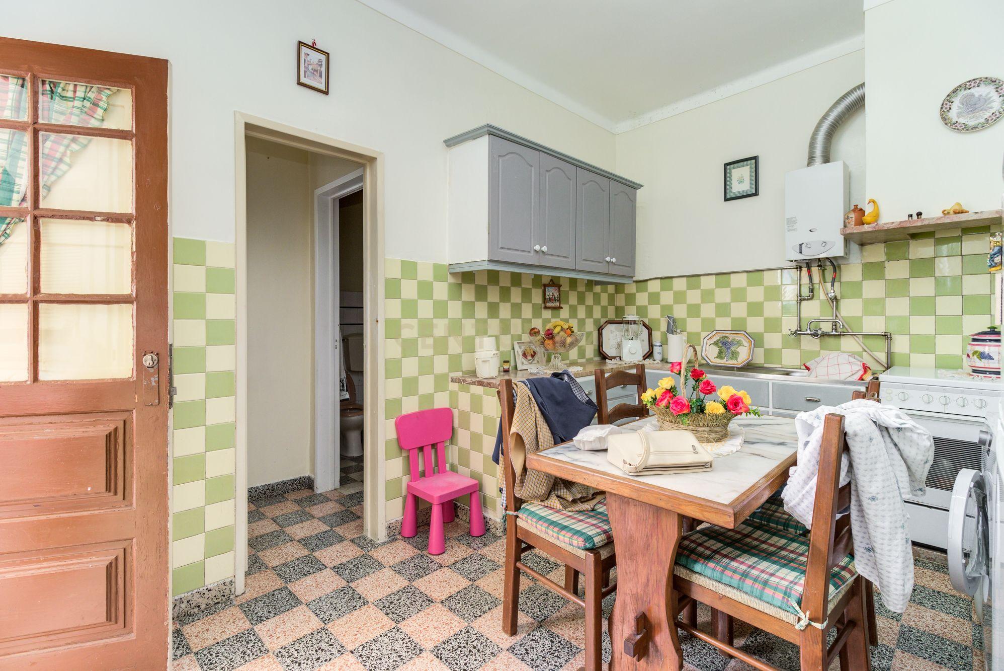 Prédio em Santa Iria de Azóia com 4 apartamentos, 2 T2 e 2 T1. Ótimo investimento! - Image 43