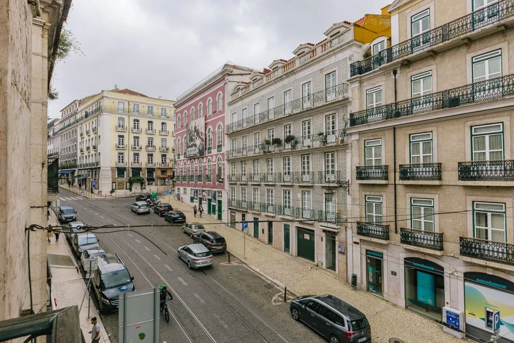 Apartamento Moderno T2 com Elevador e Varanda, na Misericórdia - Image 34