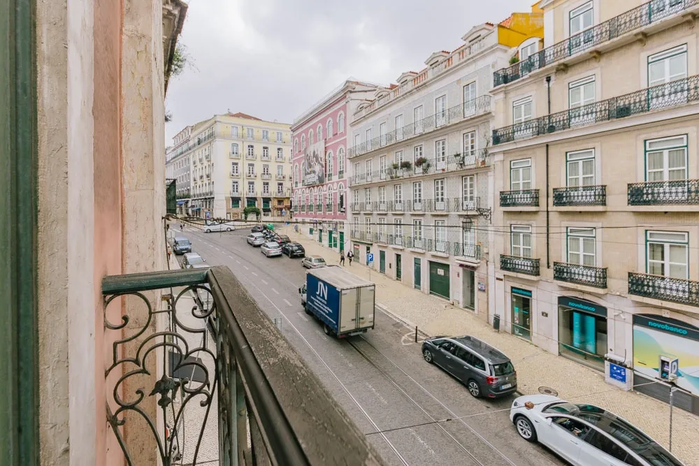 Apartamento Moderno T2 com Elevador e Varanda, na Misericórdia - Image 31
