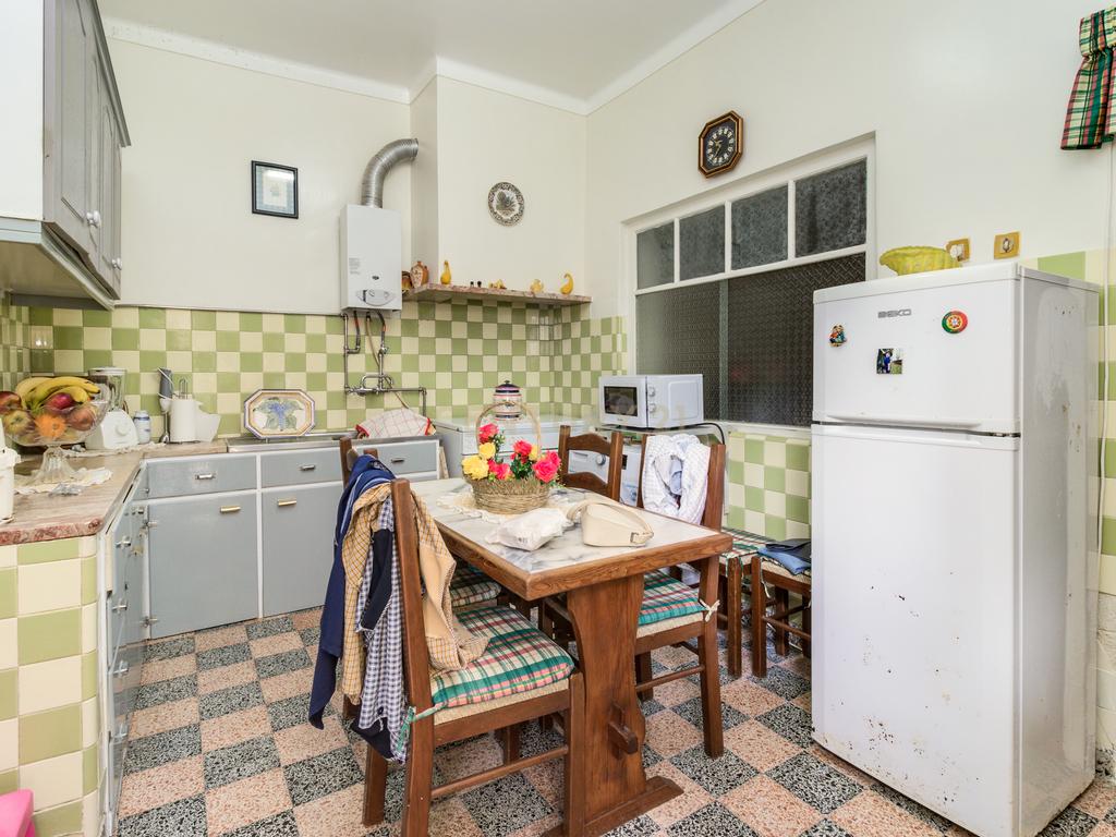 Prédio em Santa Iria de Azóia com 4 apartamentos, 2 T2 e 2 T1. Ótimo investimento! - Image 41