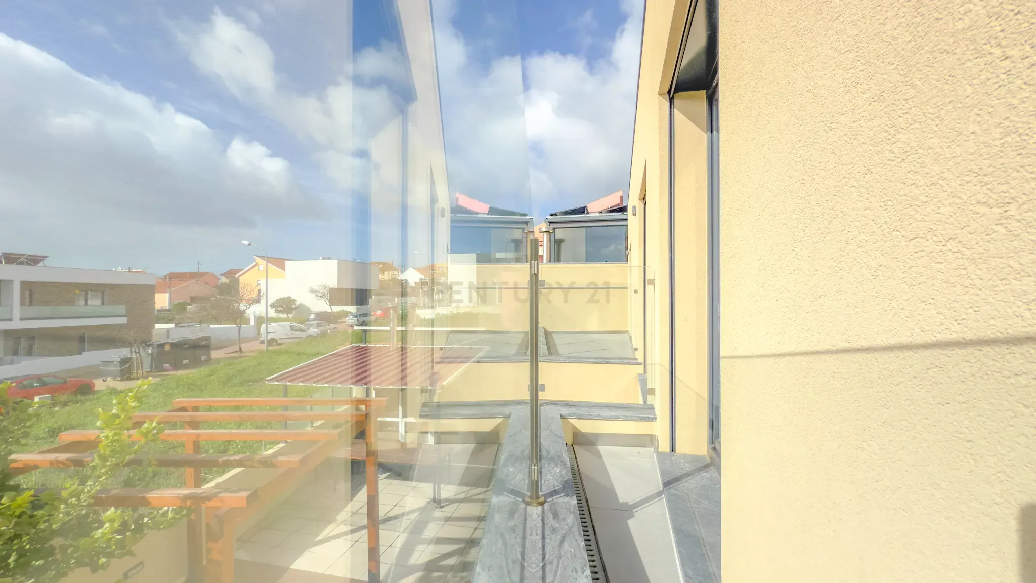 Moradia de 2020 em excelente estado e com boas áreas interiores e exteriores - Image 94