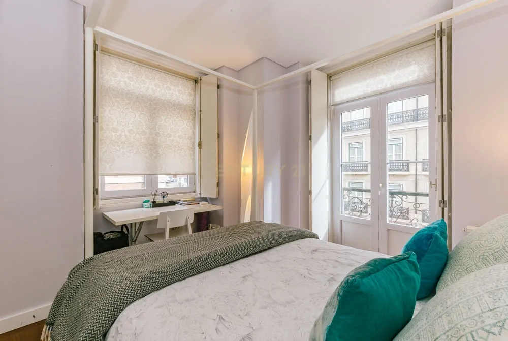 Apartamento Moderno T2 com Elevador e Varanda, na Misericórdia - Image 20