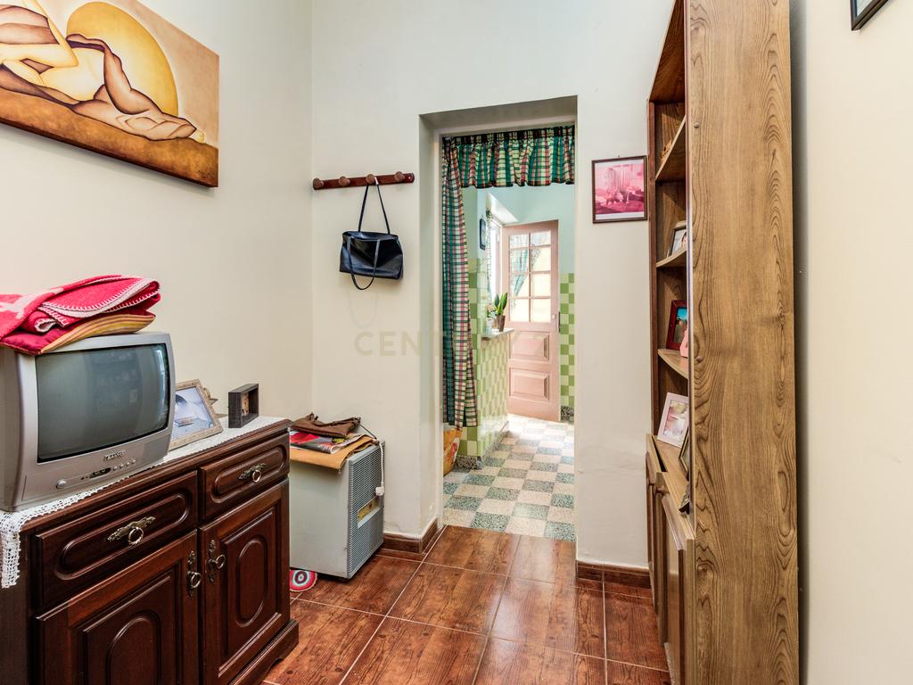 Prédio em Santa Iria de Azóia com 4 apartamentos, 2 T2 e 2 T1. Ótimo investimento! - Image 50