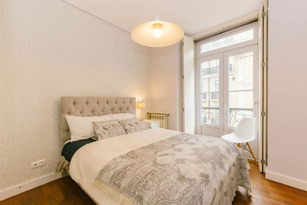 Apartamento Moderno T2 com Elevador e Varanda, na Misericórdia - Image 27