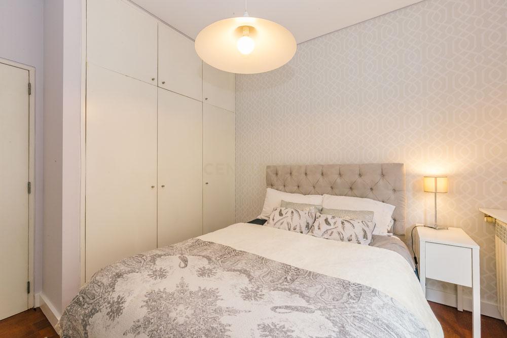 Apartamento Moderno T2 com Elevador e Varanda, na Misericórdia - Image 26