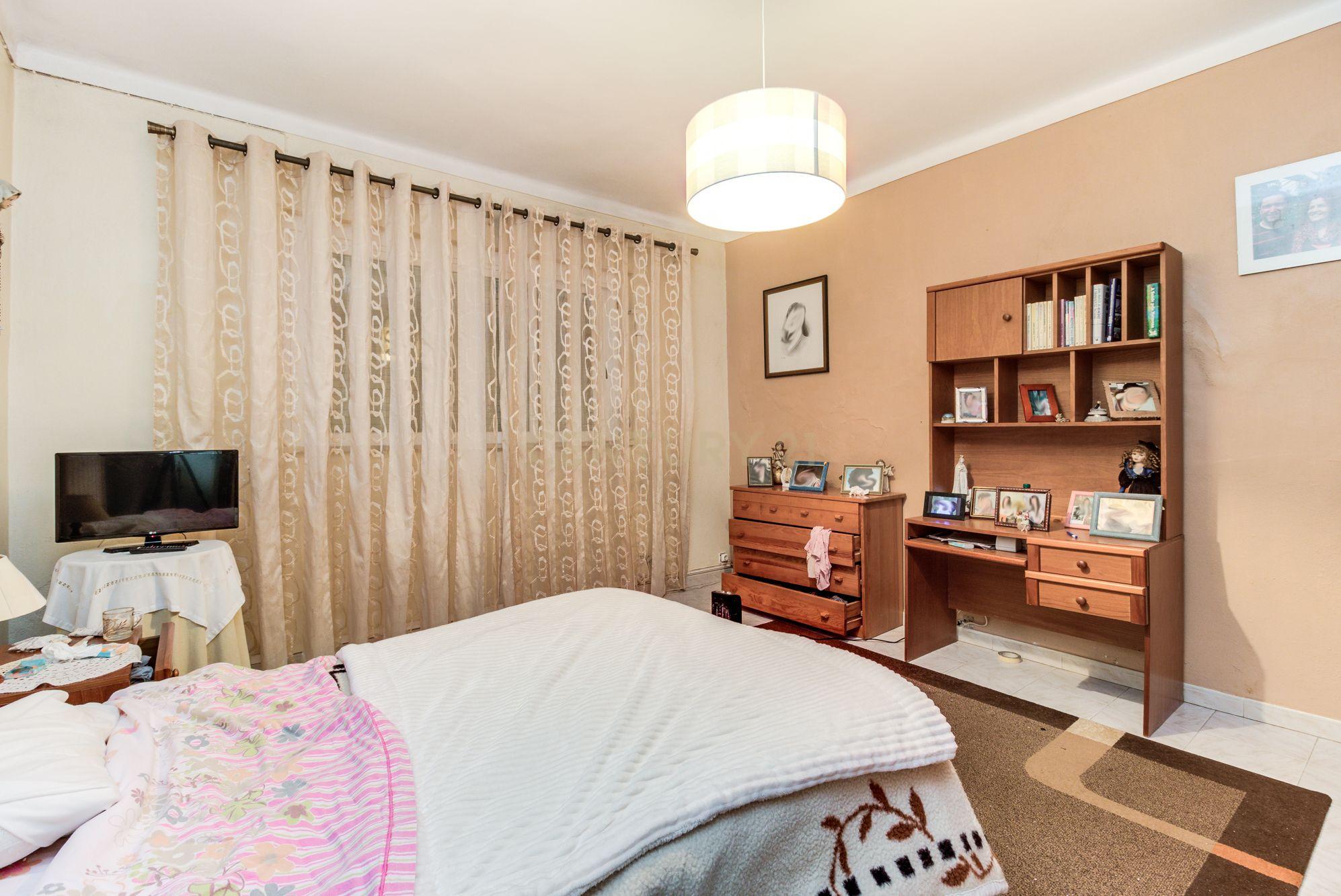 Prédio em Santa Iria de Azóia com 4 apartamentos, 2 T2 e 2 T1. Ótimo investimento! - Image 40