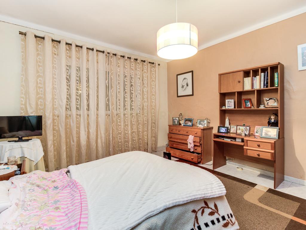 Prédio em Santa Iria de Azóia com 4 apartamentos, 2 T2 e 2 T1. Ótimo investimento! - Image 40