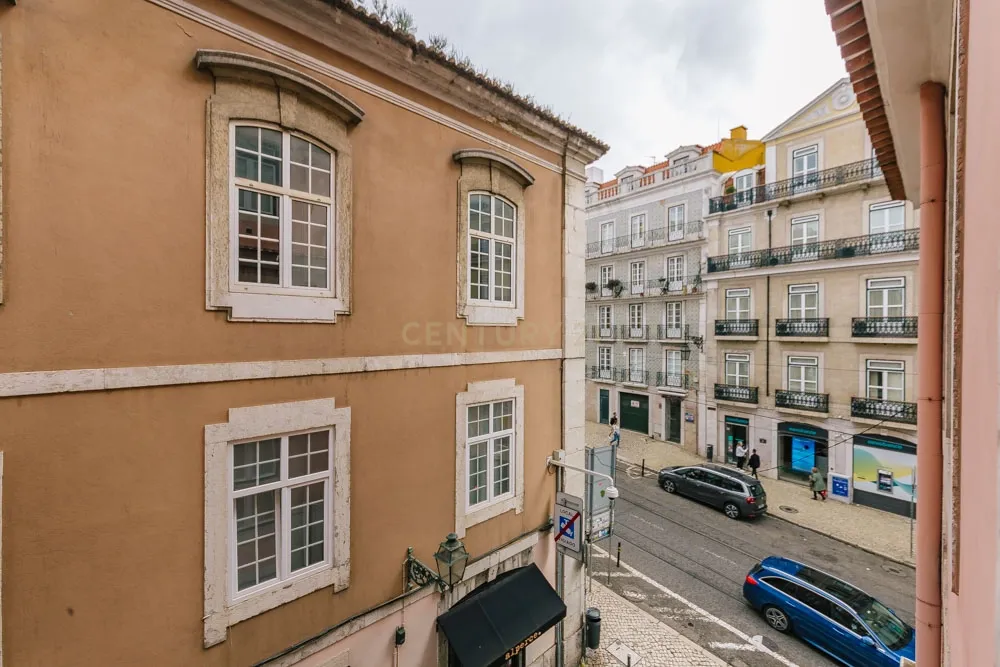 Apartamento Moderno T2 com Elevador e Varanda, na Misericórdia - Image 36