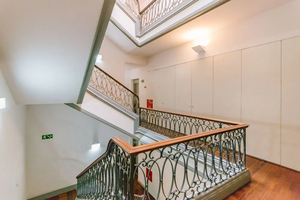 Apartamento Moderno T2 com Elevador e Varanda, na Misericórdia - Image 38
