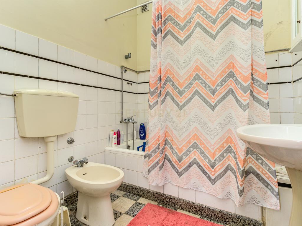Prédio em Santa Iria de Azóia com 4 apartamentos, 2 T2 e 2 T1. Ótimo investimento! - Image 44