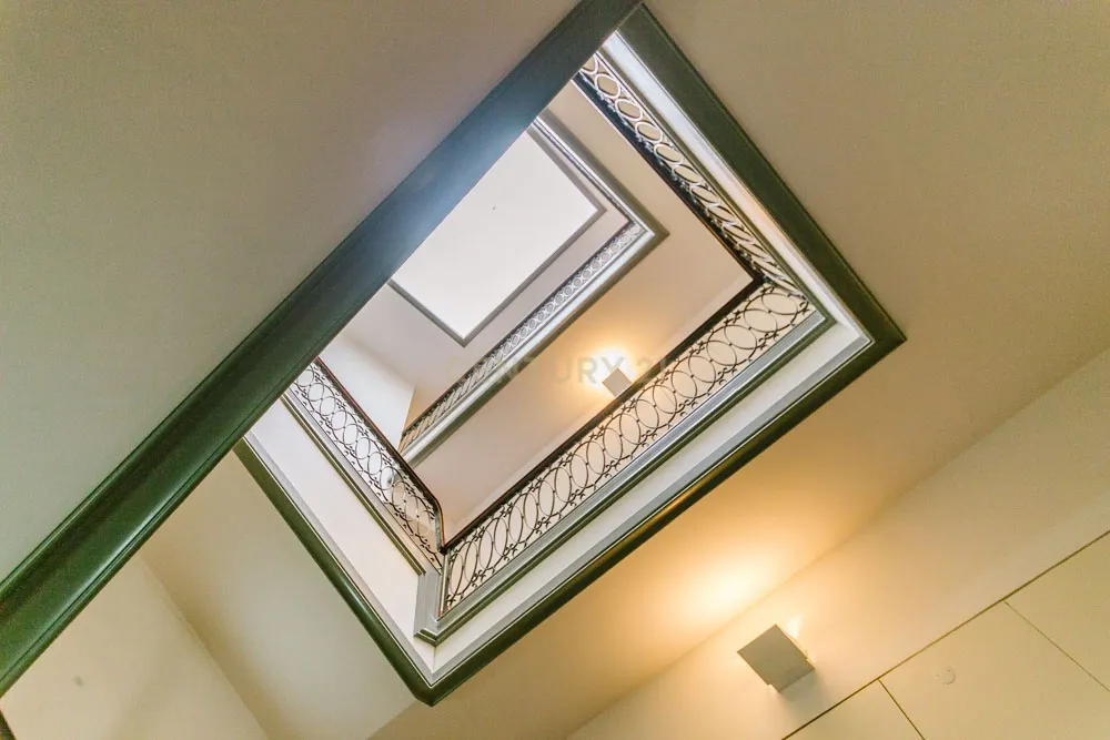 Apartamento Moderno T2 com Elevador e Varanda, na Misericórdia - Image 41