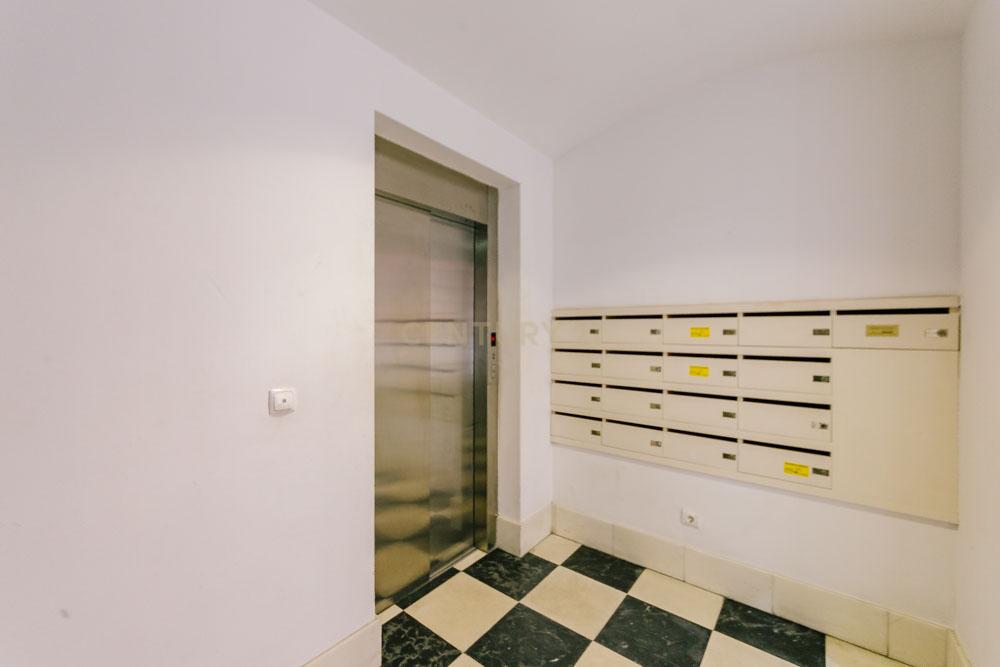 Apartamento Moderno T2 com Elevador e Varanda, na Misericórdia - Image 45