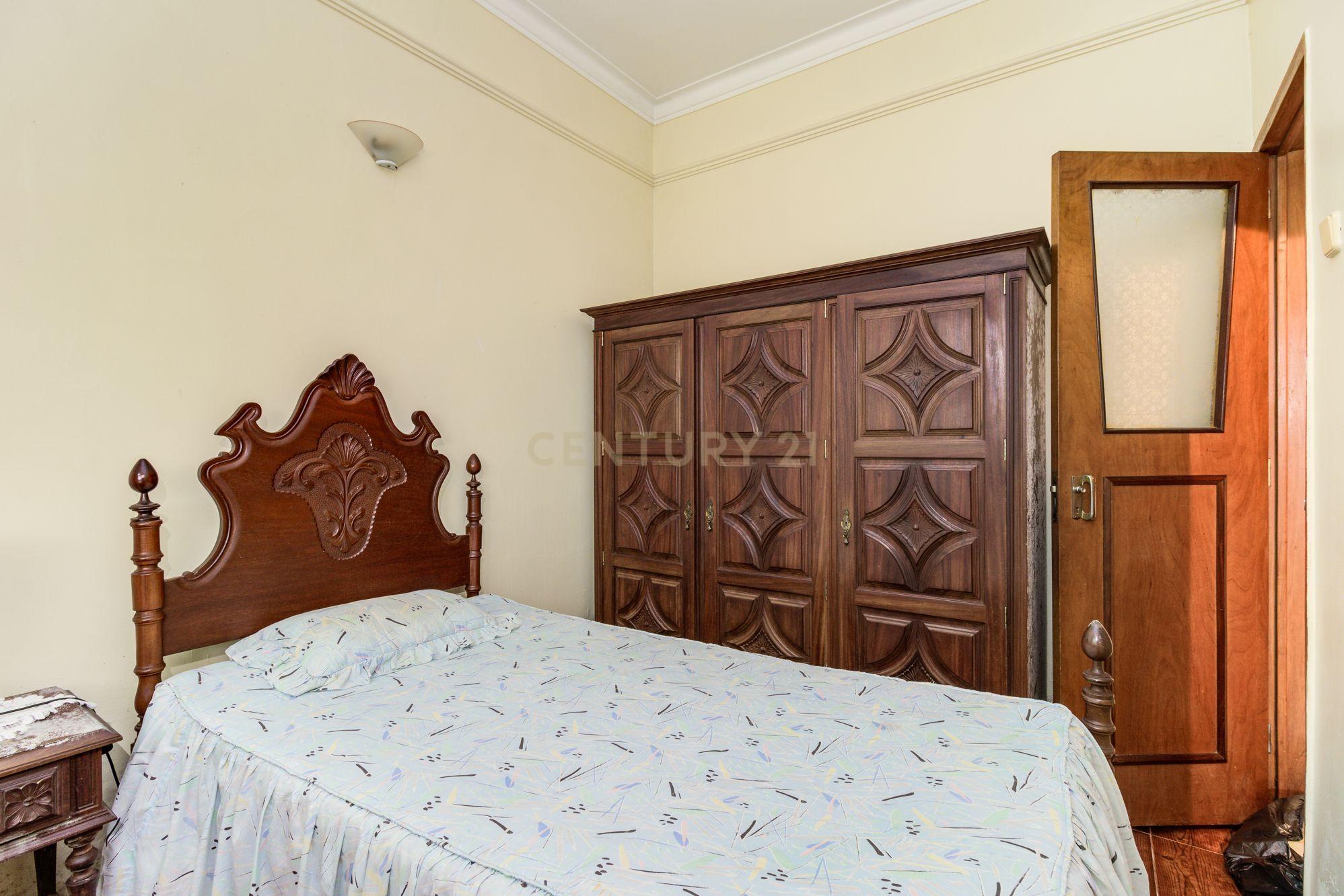 Prédio em Santa Iria de Azóia com 4 apartamentos, 2 T2 e 2 T1. Ótimo investimento! - Image 42