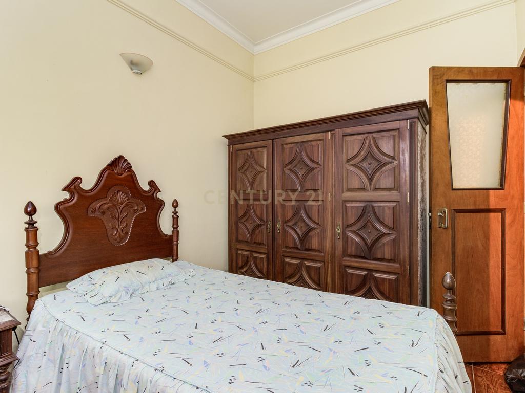 Prédio em Santa Iria de Azóia com 4 apartamentos, 2 T2 e 2 T1. Ótimo investimento! - Image 42