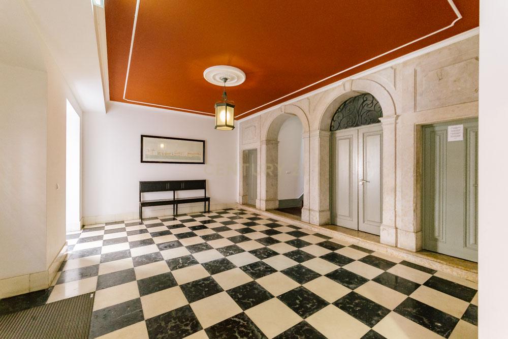 Apartamento Moderno T2 com Elevador e Varanda, na Misericórdia - Image 44